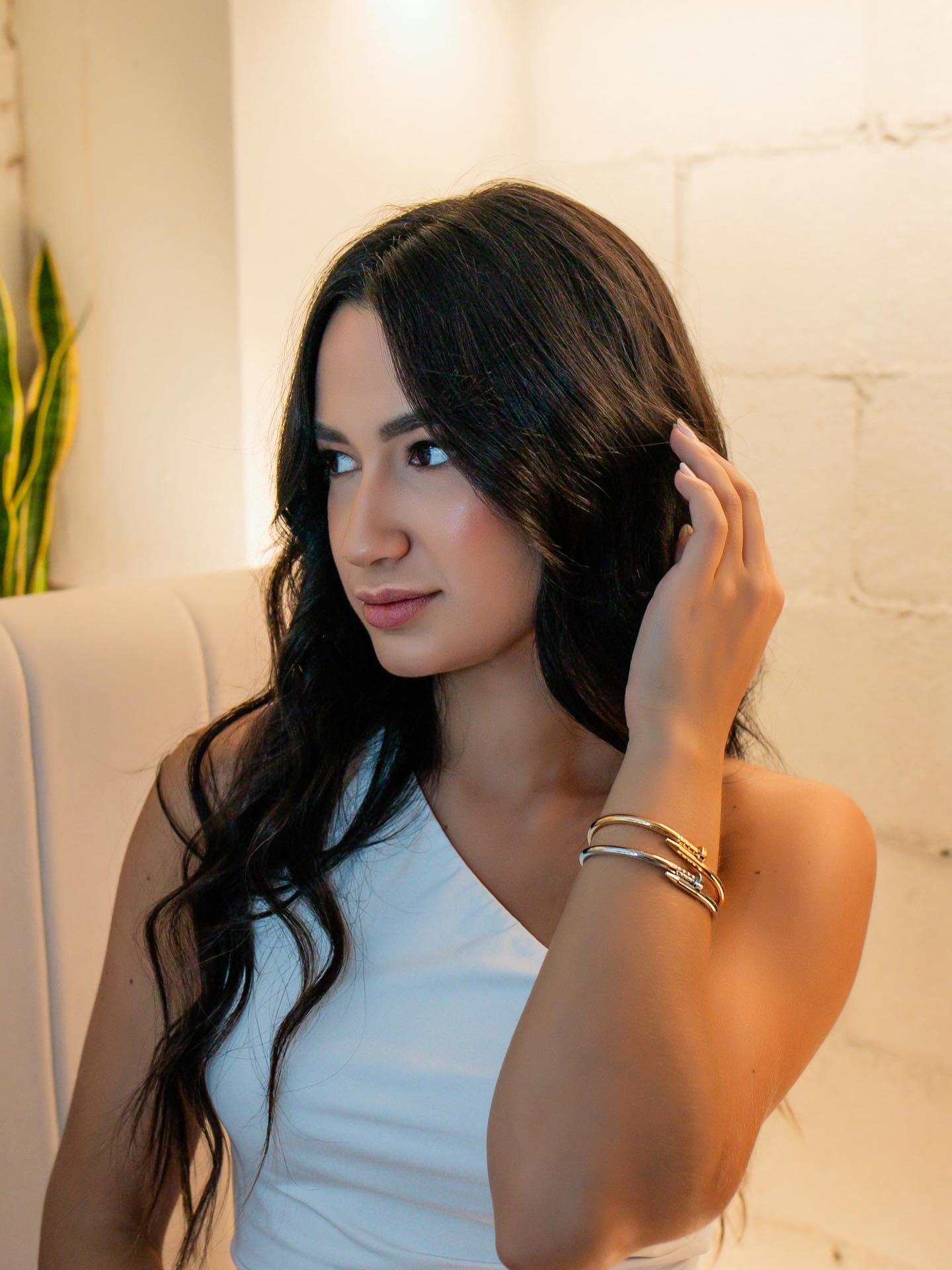 Pulseiras douradas elegantes